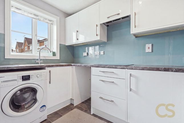 55 Dairyglen Avenue, Cheshunt, Hertfordshire photo 3