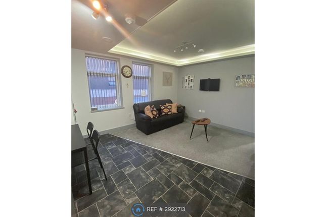 Flat, Westgate, Wakefield photo 3