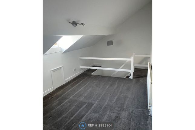 Manchester Road Flat, Huddersfield photo 4