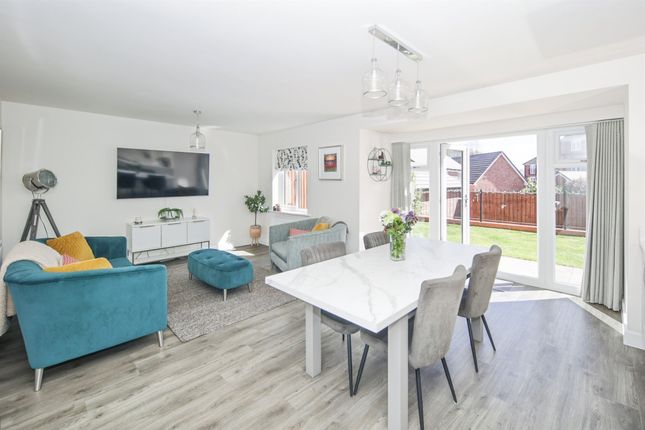 25, Martin Drive, Kenilworth photo 2