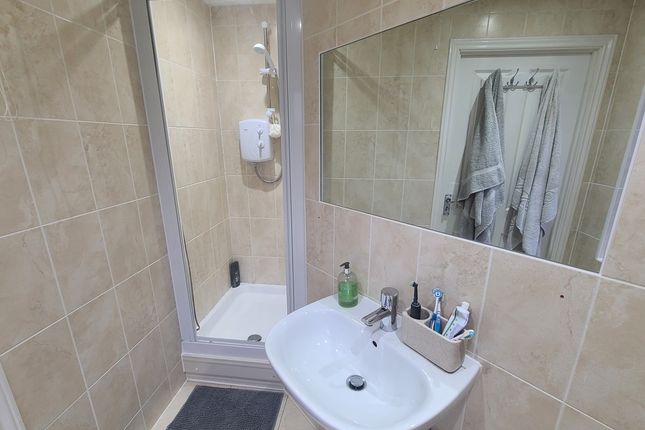 Flat for sale in Pickwick Close, Southampton