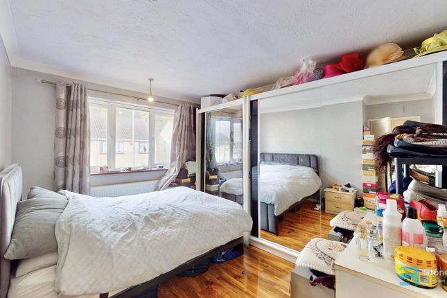 3 Woodshire Road, Dagenham photo 3