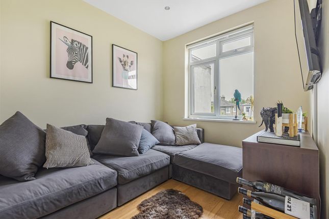 Flat to rent in Evelyn Road, Richmond