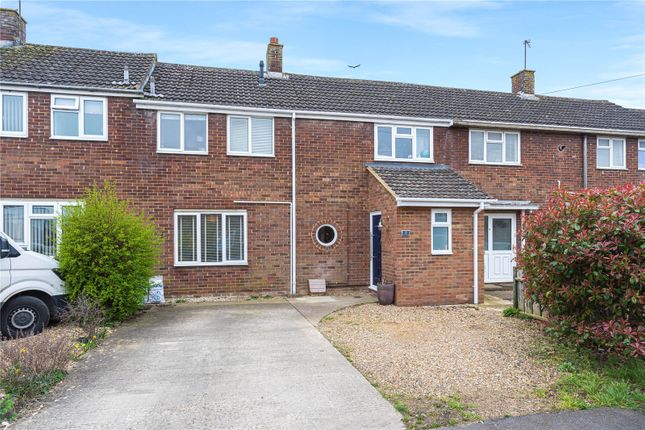 Thumbnail Terraced house for sale in Kings Close, Thame