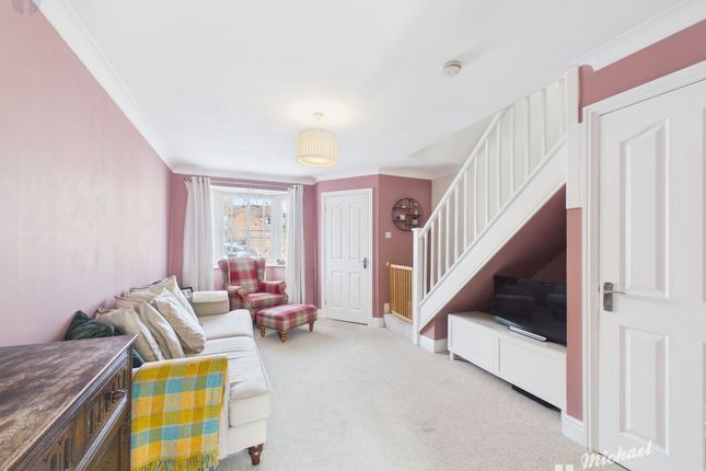 19 Turnham Way, Aylesbury photo 2