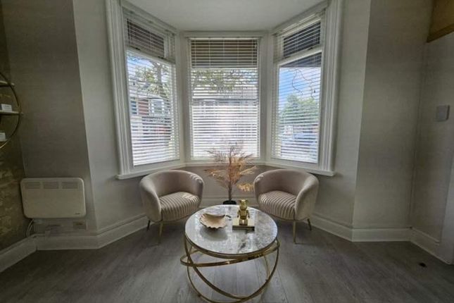 Studio house on Beauty Salon For Sale, Oxford Road, Middlesbrough, £49,950
