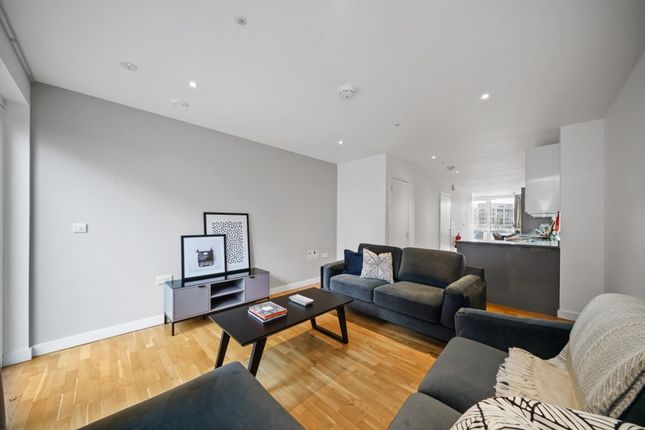 Flat to rent in N10, Townhouses, London