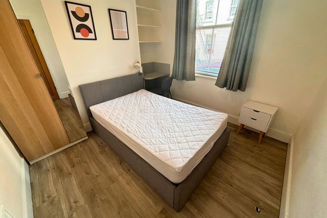 15 Dean Street, Exeter photo 3