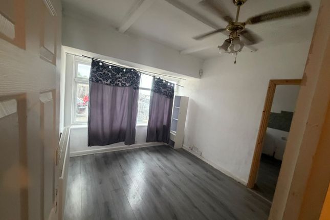 33 Horndon Road, Romford photo 2