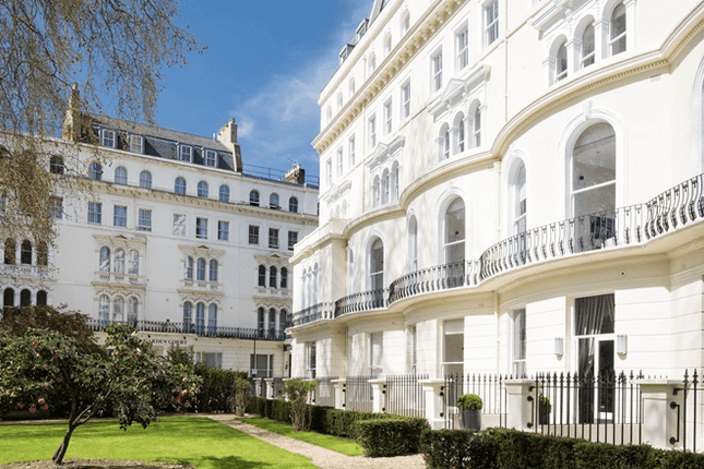 Thumbnail Flat to rent in Garden House, Kensington Gardens Square, London