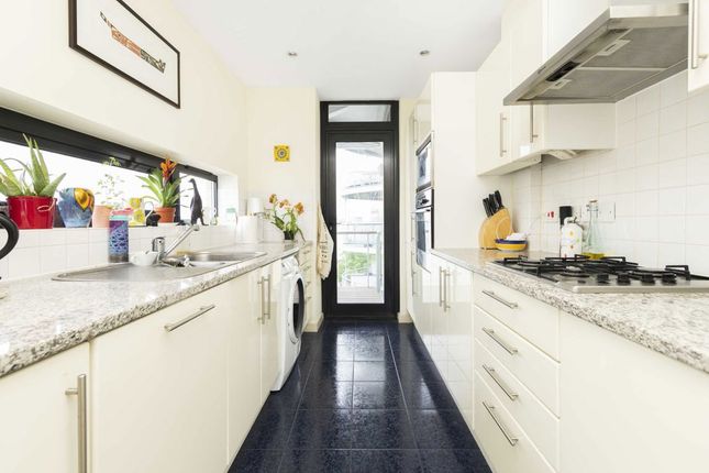Flat 13, Ocean Wharf, 60, Westferry Road, London photo 3