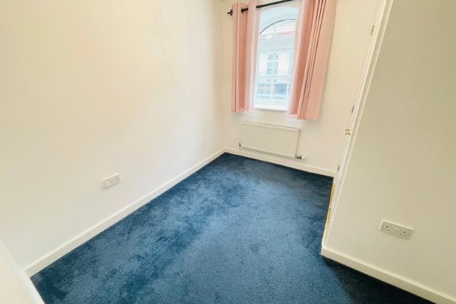 Flat to rent in Main Street, Dickens Heath, Solihull
