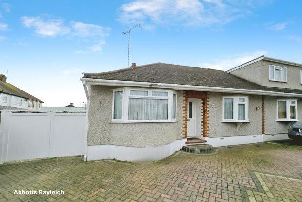 Bungalow to rent in Danbury Road, Rayleigh