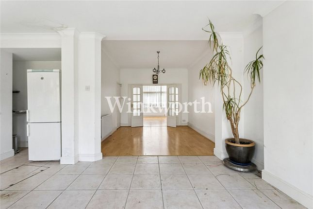7, Chimes Avenue, London photo 4