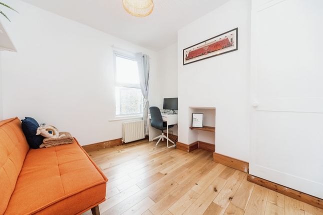 Flat for sale in Fortescue Road, Colliers Wood, London