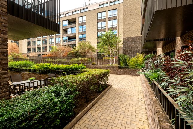 28,, Nautilus House, London photo 4