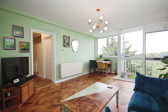 60, Kenilworth Court, West Midlands photo 2