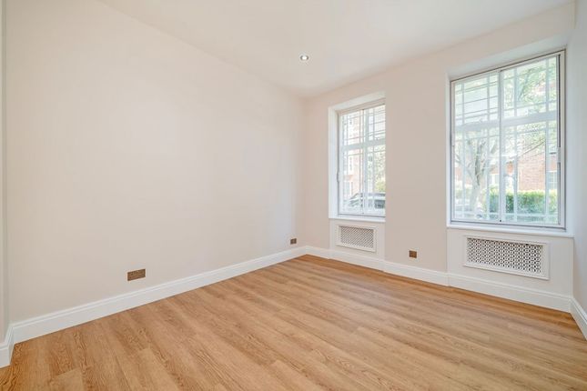 Flat 137, Arthur Court, Queensway, London photo 4