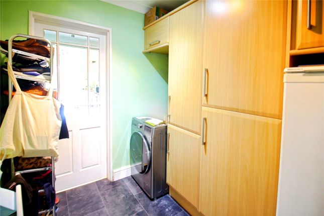 49, The Greensted,, Basildon photo 5