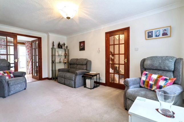 67, Riglands Way, Renfrewshire photo 4