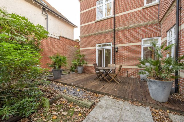 Arthur Road, Wimbledon Park photo 4
