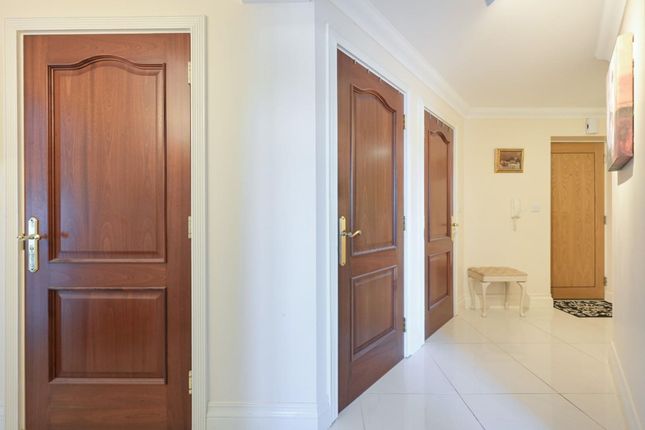 Flat 16, Charlemont House, Epsom photo 4