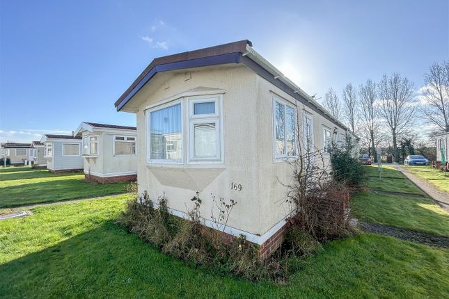 Thumbnail Mobile/park home for sale in Meadowview Park, St. Osyth Road, Little Clacton, Clacton-On-Sea