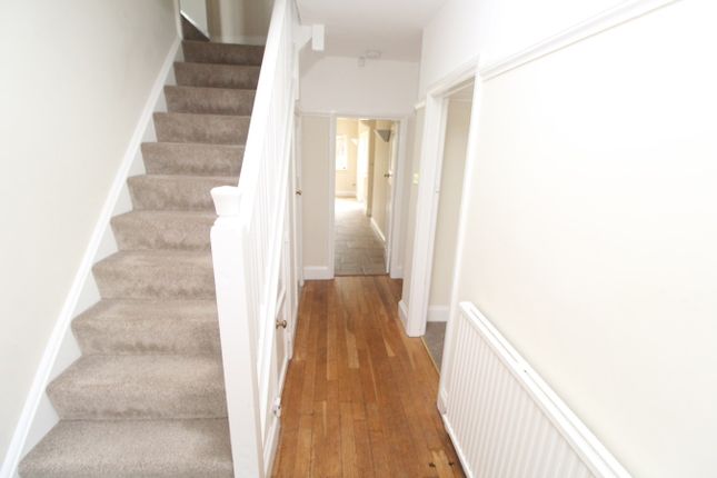 Detached house to rent in Glenville Avenue, Glen Parva, Leicester