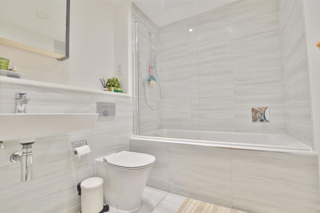 Flat for sale in Windsor Road, Slough