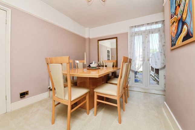 9, Wakering Avenue, Southend-on-Sea photo 4