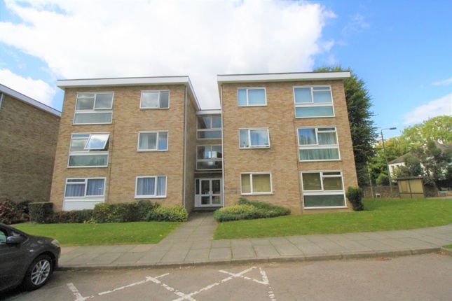 Flat to rent in The Gables, Cooden Close, Sundridge Park, Bromley