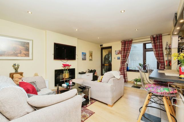 Flat for sale in Lakeside Walk, Rawdon, Leeds