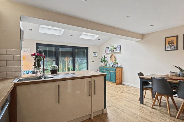 14 Celandine Close, Bicester, Oxfordshire photo 3