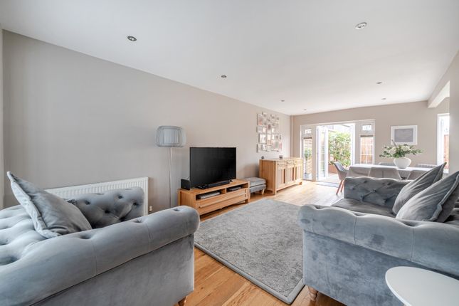 2, Barley Mow Way, Shepperton photo 3