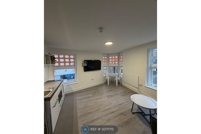 Studio flat on Alexandra Parade A, Flat A, Weston-Super-Mare, £800/mo