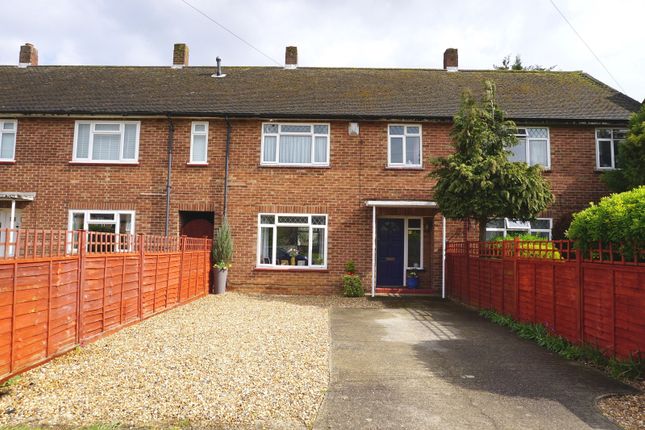 Thumbnail Terraced house for sale in Glen Road, Chessington, Surrey.