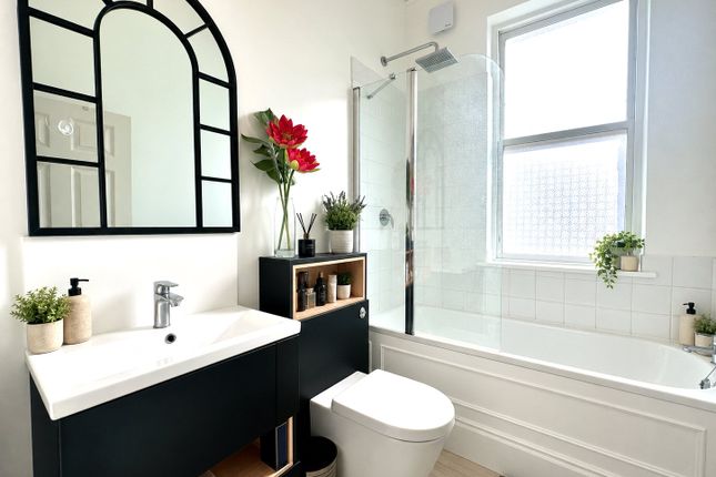 Flat 3, 9, Grange Road, Greater London photo 3