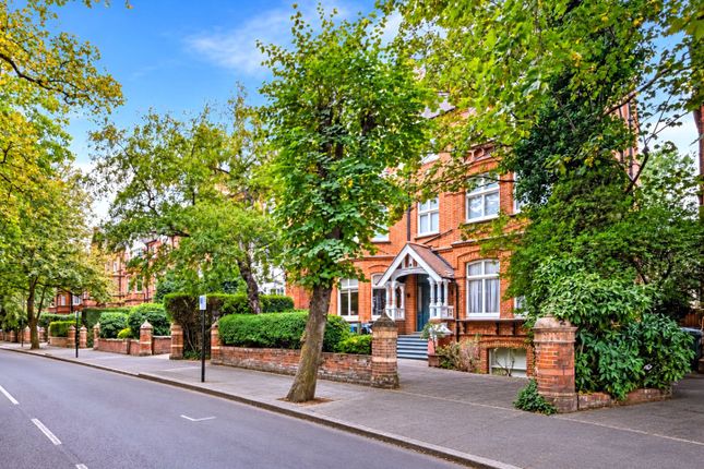 Strathray Gardens, London photo 2