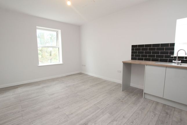 Flat 5, 8 Third Avenue, Nottingham photo 2