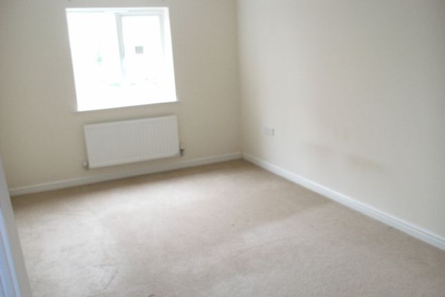 15, Lodge Road, Thackley, Bradford photo 3