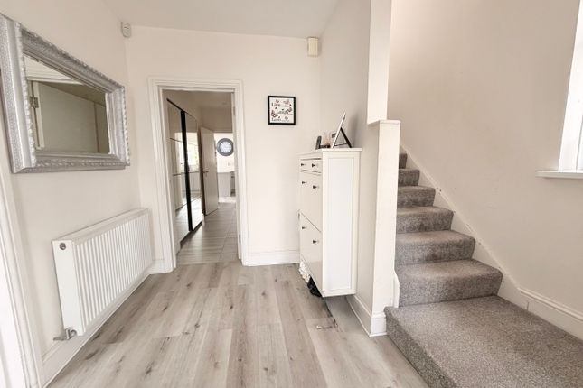 35, GRESHAM DRIVE, CHADWELL HEATH, ESSEX photo 2