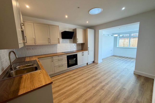 14-16 Llys Y Felin, Kidwelly photo 2