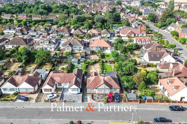 4, Wallace Crescent, Essex photo 3