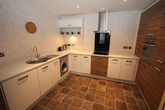 Apartment 10, 3, Paperhouse Close, Rochdale photo 3