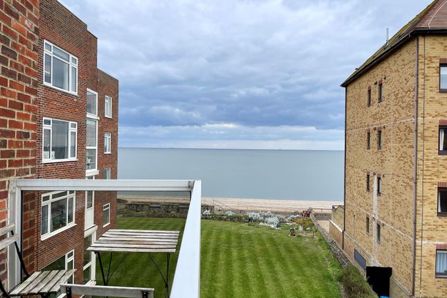 Flat to rent in The Riviera, Sandgate