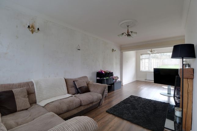 3, Rosemary Crescent, Grantham photo 2