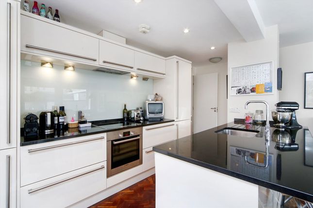 Flat 4, 20, Lambs Conduit Street, London photo 3
