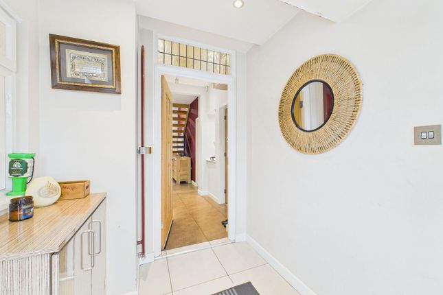 12, Brent Knowle Gardens, Leicester photo 2