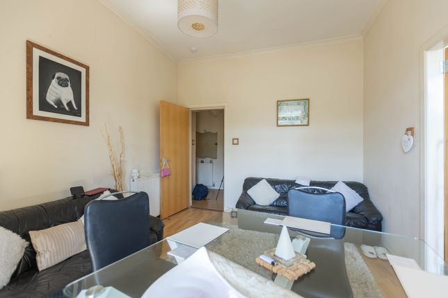 Flat 2-2, 2f, Wemyss Bay Street, Greenock photo 4