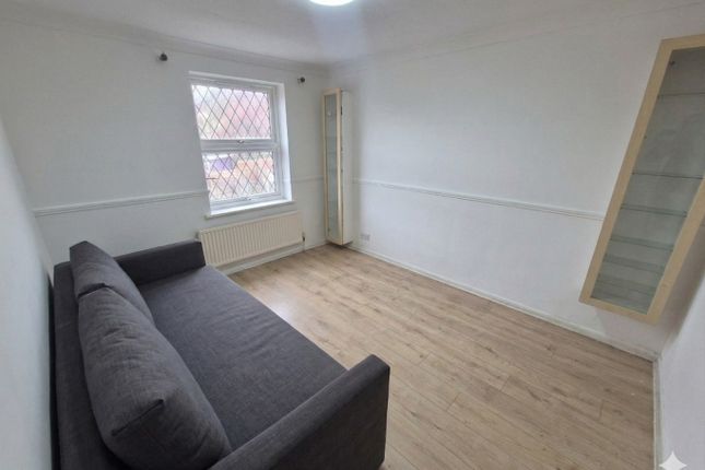 Flat 5, Ryans Court, Luton photo 2